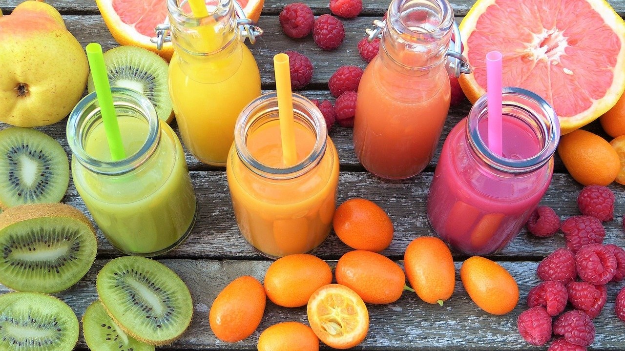 Smoothie vert énergisant aux épinards et kiwi